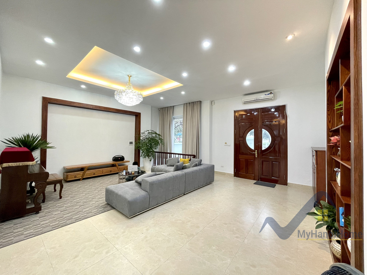 Biệt thự Hoa Sữa cho thuê tại Vinhomes Riverside gần BIS 3