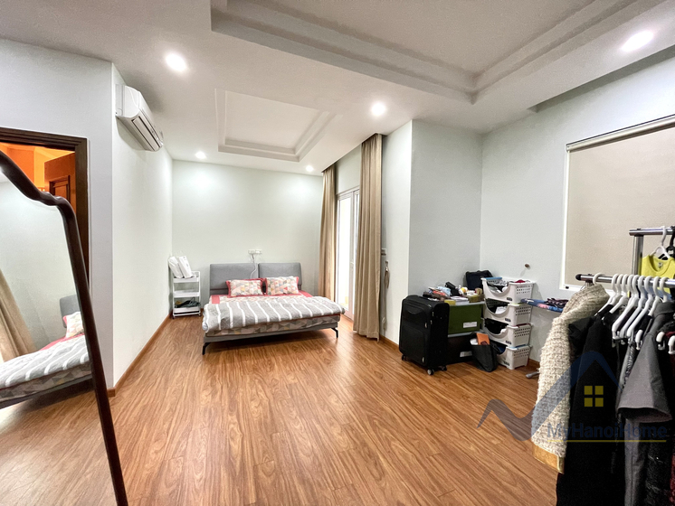 Biệt thự Hoa Sữa cho thuê tại Vinhomes Riverside gần BIS 10