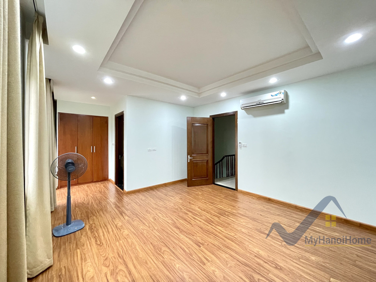 Biệt thự Hoa Sữa cho thuê tại Vinhomes Riverside gần BIS 14