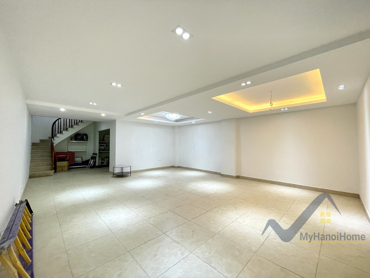Biệt thự Hoa Sữa cho thuê tại Vinhomes Riverside gần BIS 17