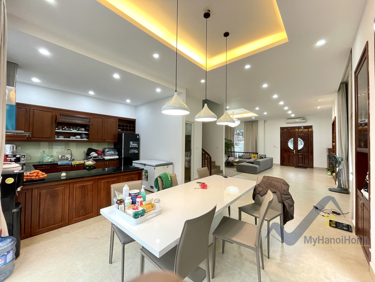 Biệt thự Hoa Sữa cho thuê tại Vinhomes Riverside gần BIS 6