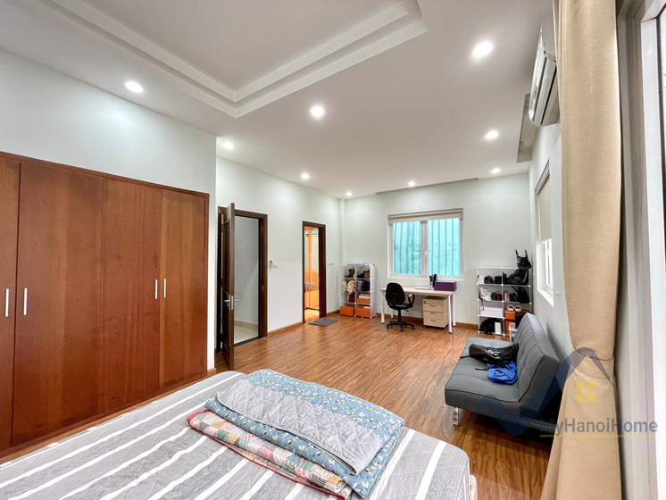 Biệt thự Hoa Sữa cho thuê tại Vinhomes Riverside gần BIS 8