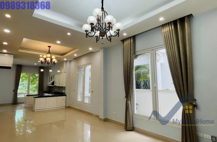 Biệt thự Hoa Sữa cho thuê Vinhomes Riverside đồ cơ bản 1