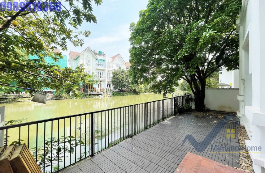 Biệt thự Hoa Sữa cho thuê Vinhomes Riverside đồ cơ bản 6