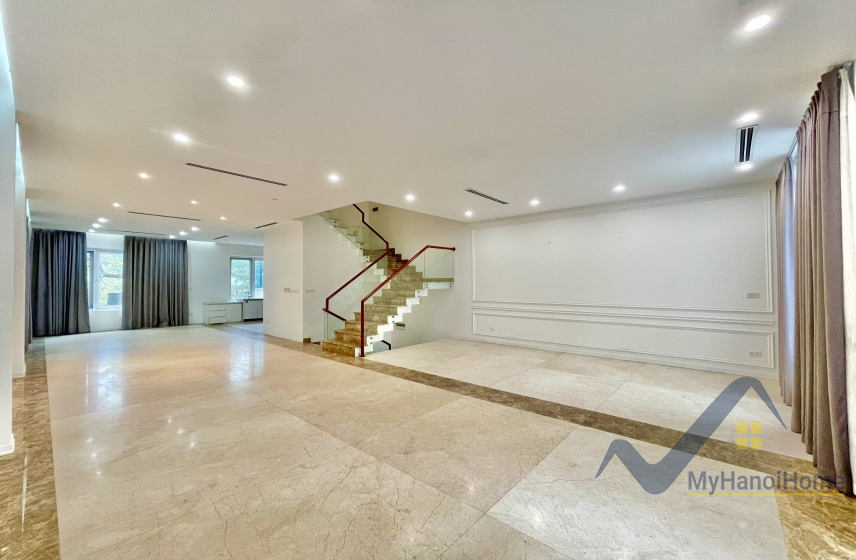 Biệt thự không đồ Vinhomes Riverside cho thuê gần trường BIS 1