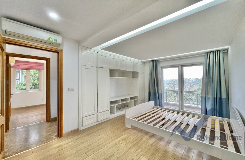 Biệt thự không đồ Vinhomes Riverside cho thuê gần trường BIS 15