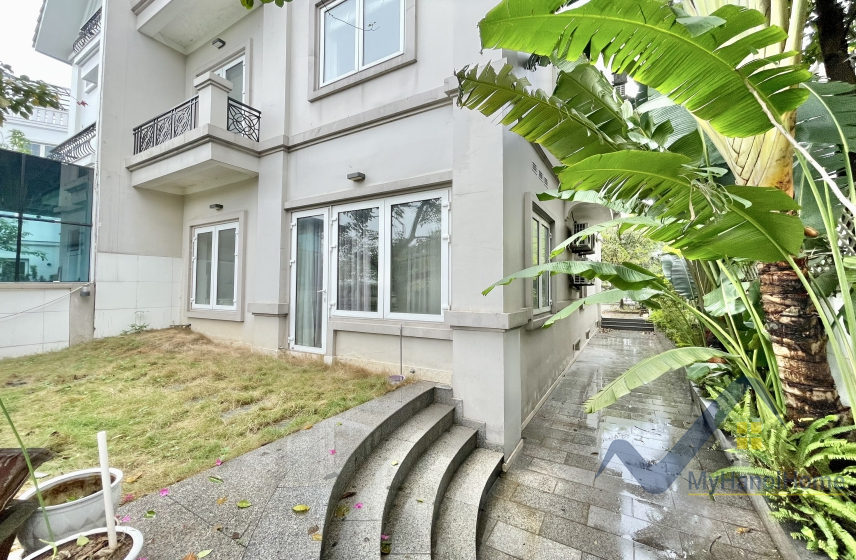 Biệt thự không đồ Vinhomes Riverside cho thuê gần trường BIS 17