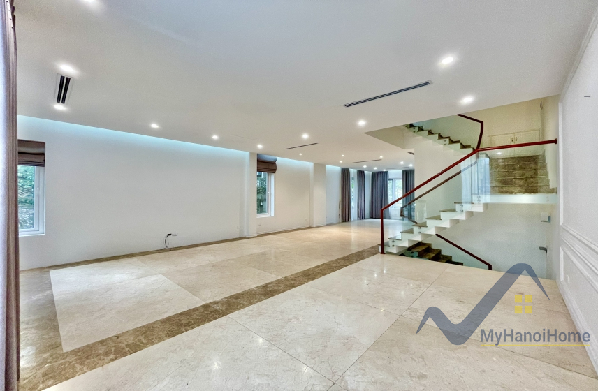Biệt thự không đồ Vinhomes Riverside cho thuê gần trường BIS 2