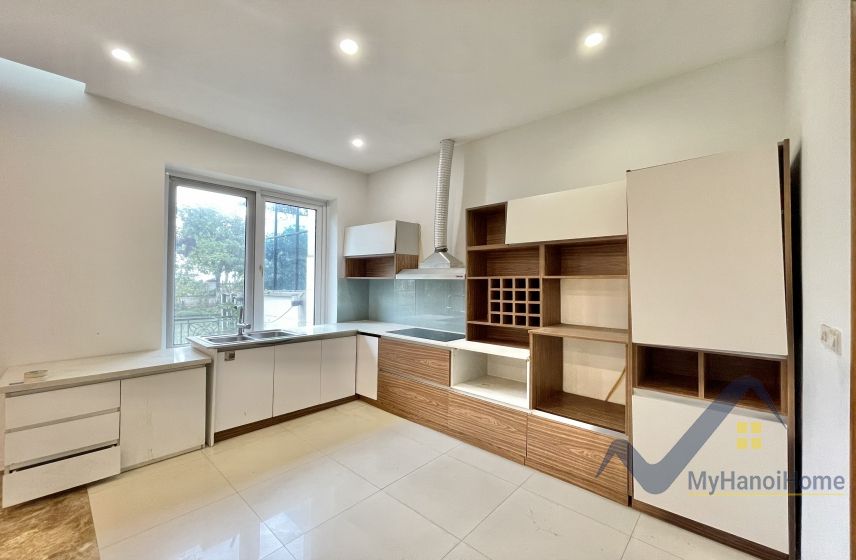 Biệt thự không đồ Vinhomes Riverside cho thuê gần trường BIS 4