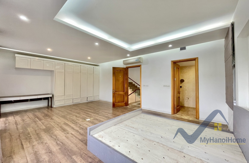 Biệt thự không đồ Vinhomes Riverside cho thuê gần trường BIS 7