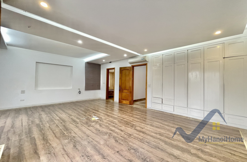 Biệt thự không đồ Vinhomes Riverside cho thuê gần trường BIS 9