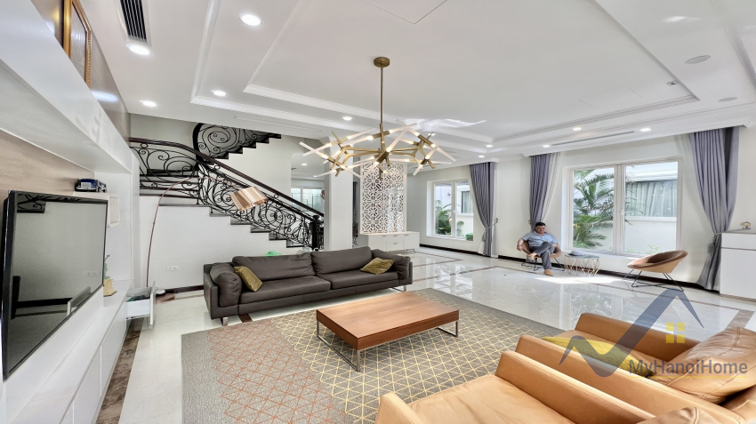 Biệt thự liền kề khu Anh Đào Vinhomes Riverside cho thuê full đồ 1