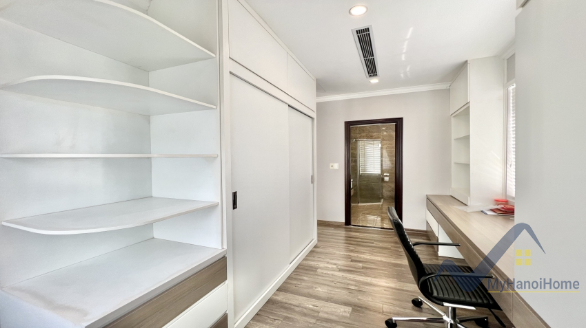 Biệt thự liền kề khu Anh Đào Vinhomes Riverside cho thuê full đồ 12