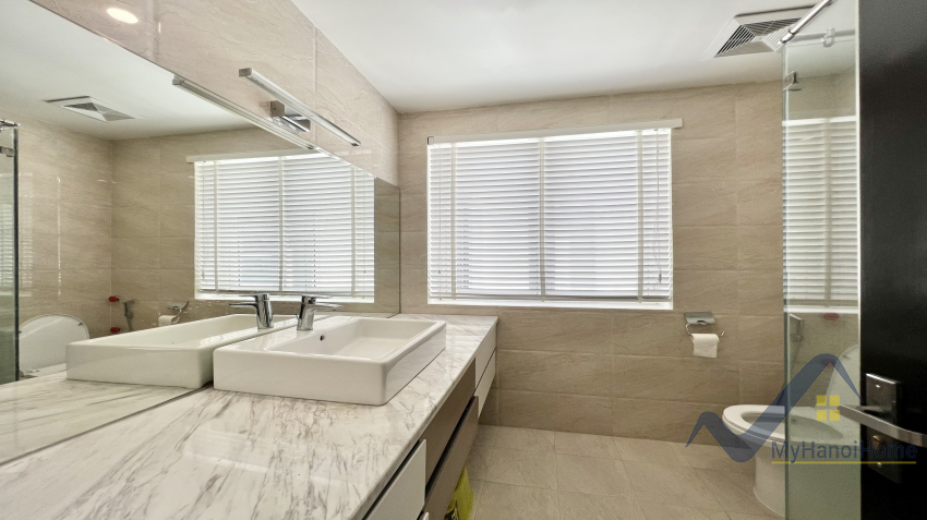 Biệt thự liền kề khu Anh Đào Vinhomes Riverside cho thuê full đồ 21