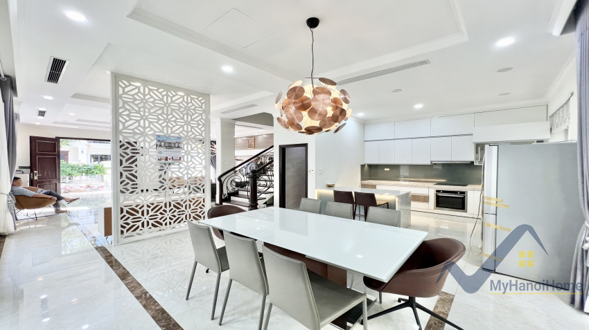 Biệt thự liền kề khu Anh Đào Vinhomes Riverside cho thuê full đồ 4