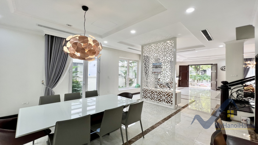 Biệt thự liền kề khu Anh Đào Vinhomes Riverside cho thuê full đồ 8