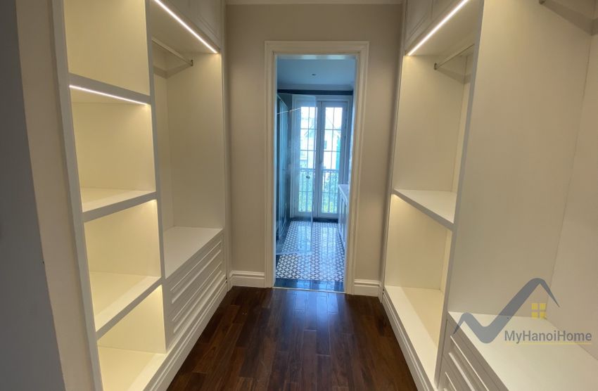 Biệt thự song lập cho thuê ở Vinhomes Riverside, gần BIS 20