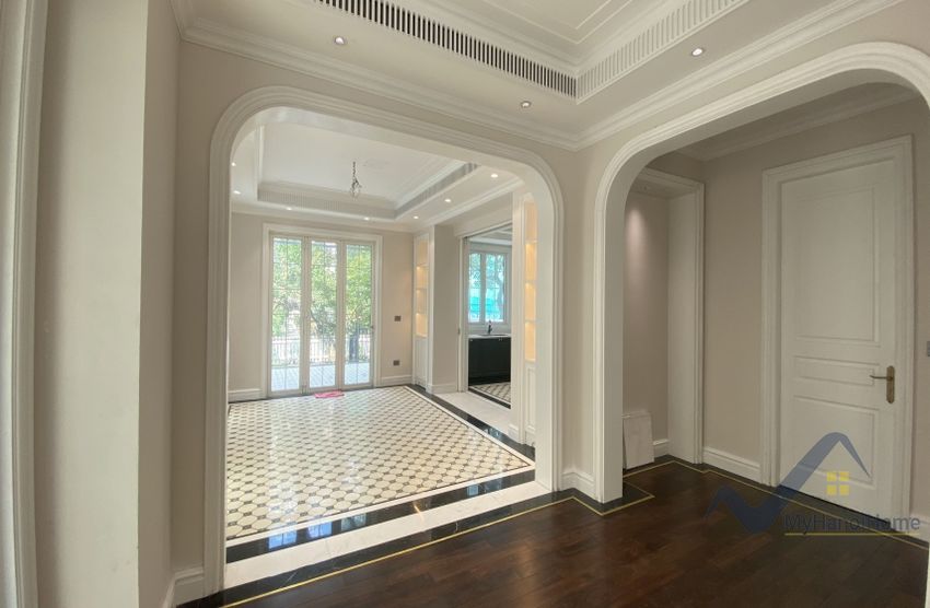 Biệt thự song lập cho thuê ở Vinhomes Riverside, gần BIS 3
