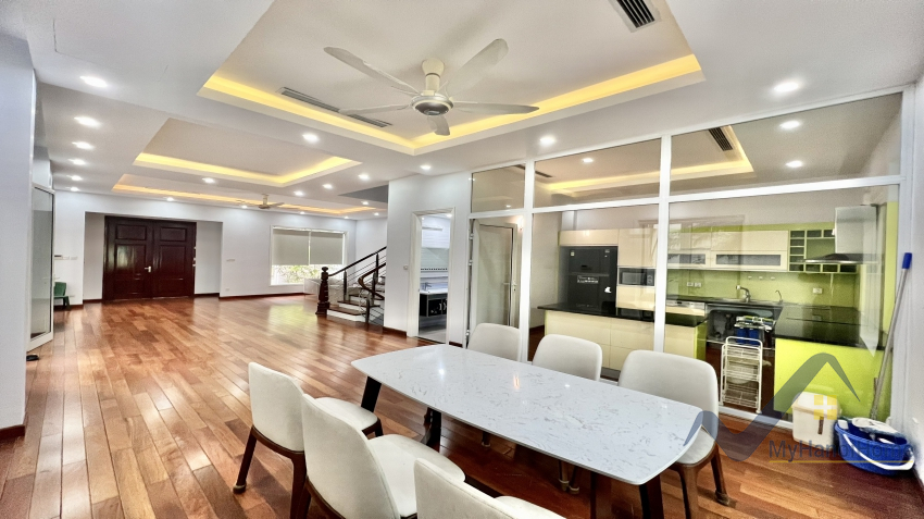 Biệt thự song lập Hoa Sữa Vinhomes Riverside cho thuê 4