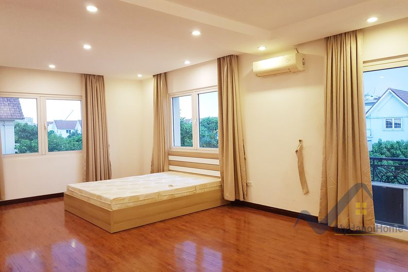 Biệt thự song lập tại Vinhomes Riverside cần cho thuê full đồ 13