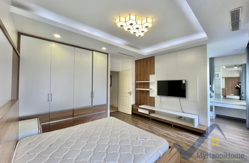 Biệt thự song lập Vinhome Riverside cho thuê gần Almaz 13