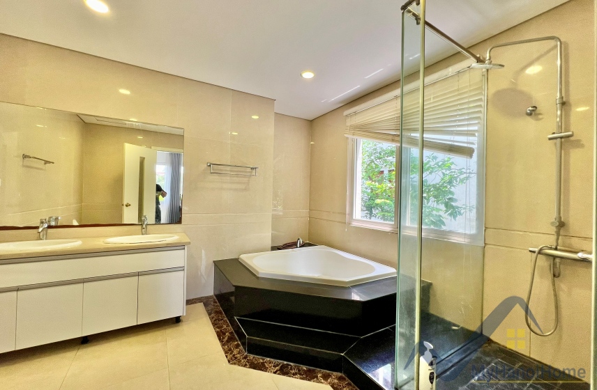 Biệt thự song lập Vinhome Riverside cho thuê gần Almaz 15