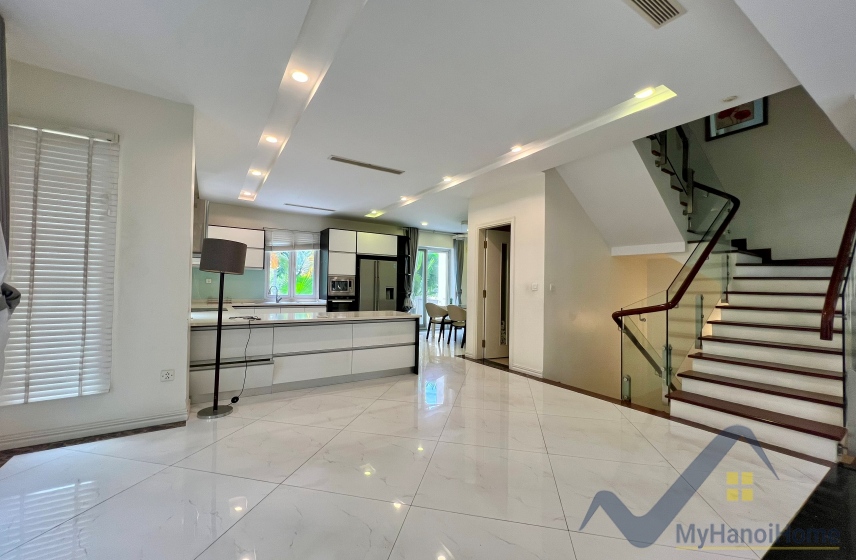 Biệt thự song lập Vinhome Riverside cho thuê gần Almaz 3