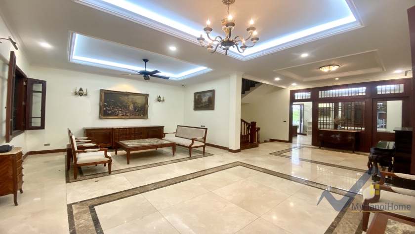 Biệt thự song lập Vinhomes Riverside cho thuê 3PN, có hầm 1