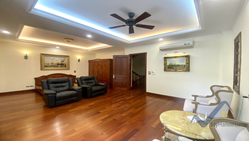 Biệt thự song lập Vinhomes Riverside cho thuê 3PN, có hầm 11