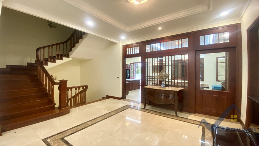 Biệt thự song lập Vinhomes Riverside cho thuê 3PN, có hầm 3