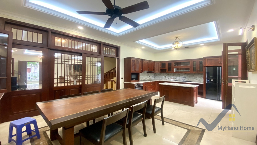 Biệt thự song lập Vinhomes Riverside cho thuê 3PN, có hầm 5