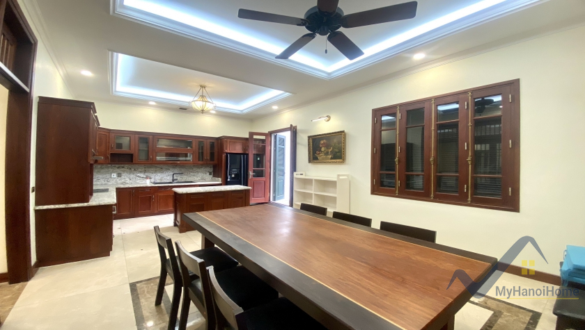 Biệt thự song lập Vinhomes Riverside cho thuê 3PN, có hầm 6