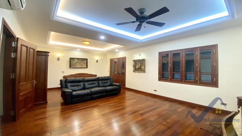 Biệt thự song lập Vinhomes Riverside cho thuê 3PN, có hầm 9