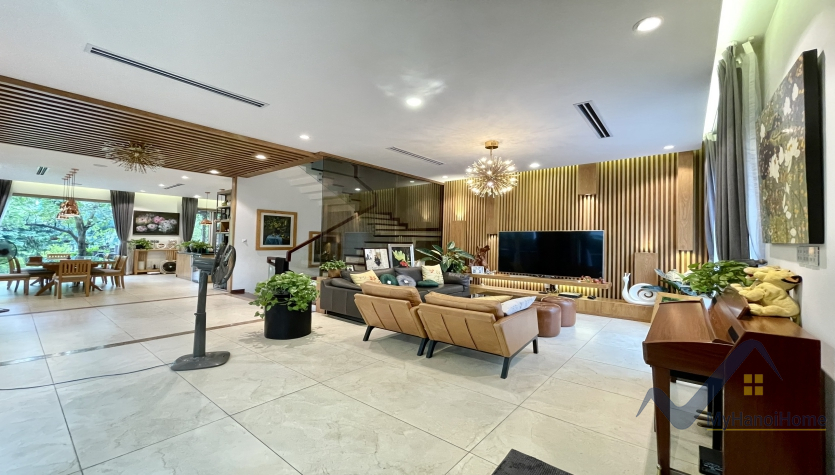 Biệt thự song lập Vinhomes Riverside cho thuê đủ đồ gần BIS 1