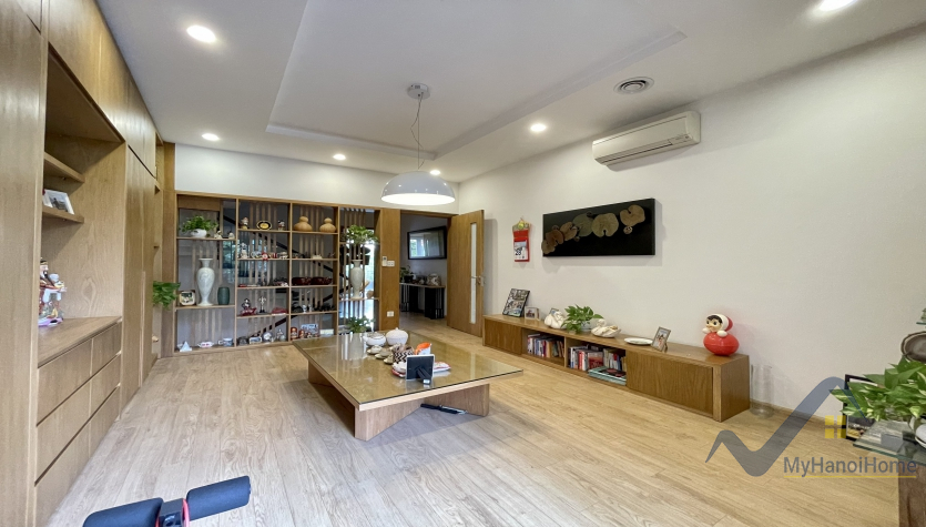 Biệt thự song lập Vinhomes Riverside cho thuê đủ đồ gần BIS 11