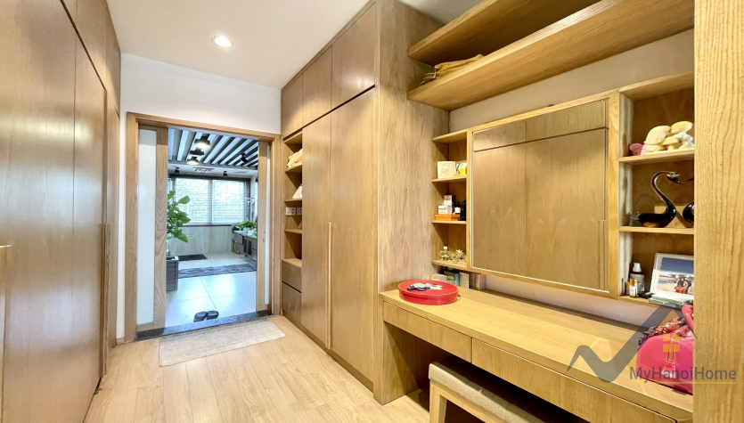 Biệt thự song lập Vinhomes Riverside cho thuê đủ đồ gần BIS 14