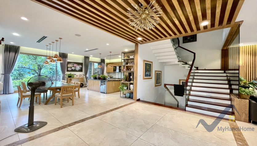 Biệt thự song lập Vinhomes Riverside cho thuê đủ đồ gần BIS 2