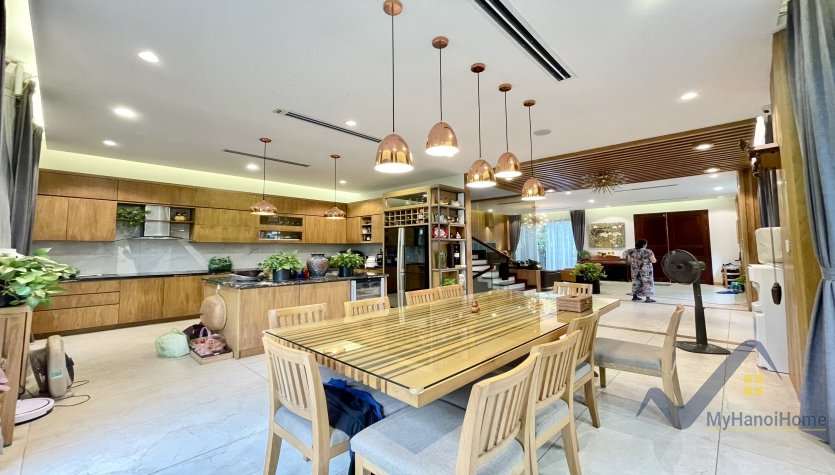 Biệt thự song lập Vinhomes Riverside cho thuê đủ đồ gần BIS 3