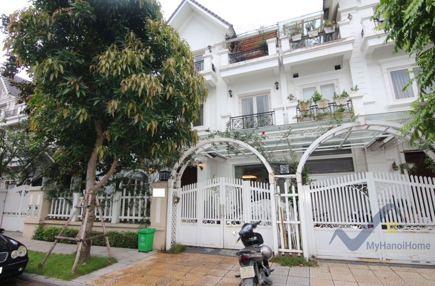 Biệt thự song lập Vinhomes Riverside full nội thất gần BIS 1
