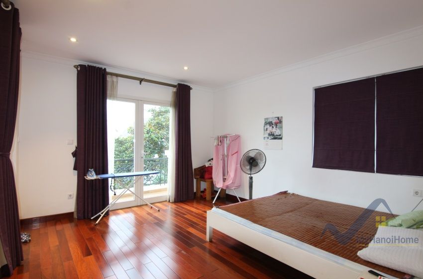 Biệt thự song lập Vinhomes Riverside full nội thất gần BIS 15