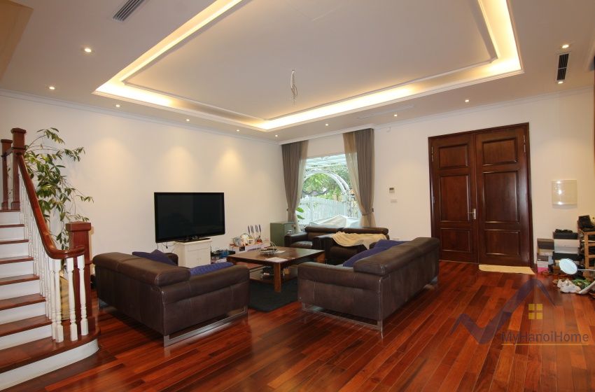Biệt thự song lập Vinhomes Riverside full nội thất gần BIS 4