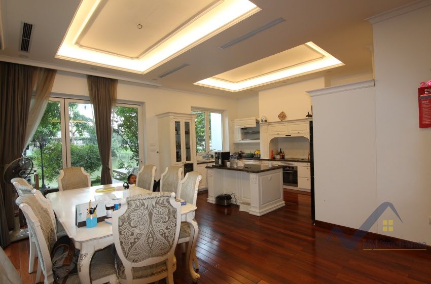 Biệt thự song lập Vinhomes Riverside full nội thất gần BIS 5