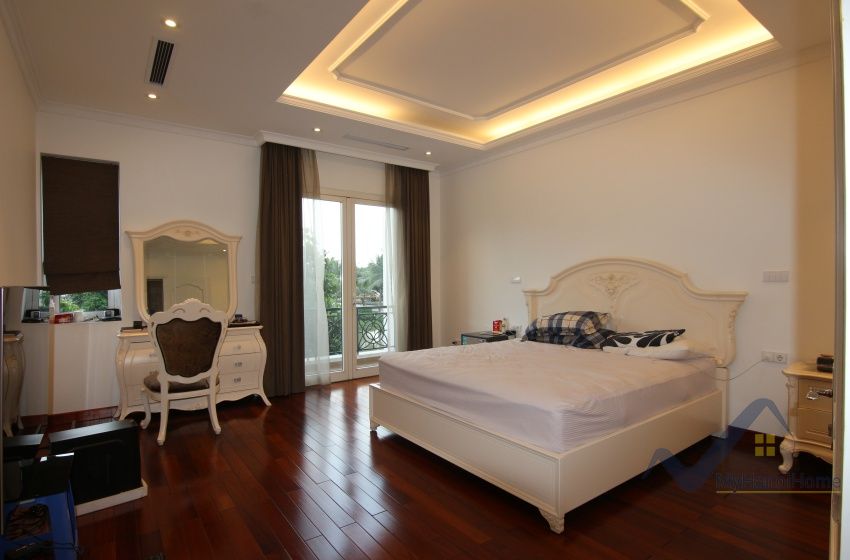 Biệt thự song lập Vinhomes Riverside full nội thất gần BIS 8