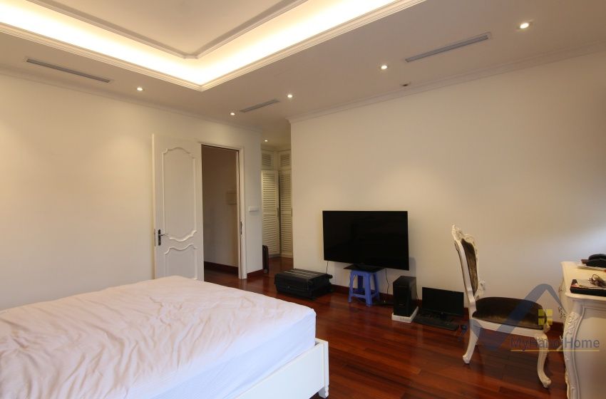Biệt thự song lập Vinhomes Riverside full nội thất gần BIS 9