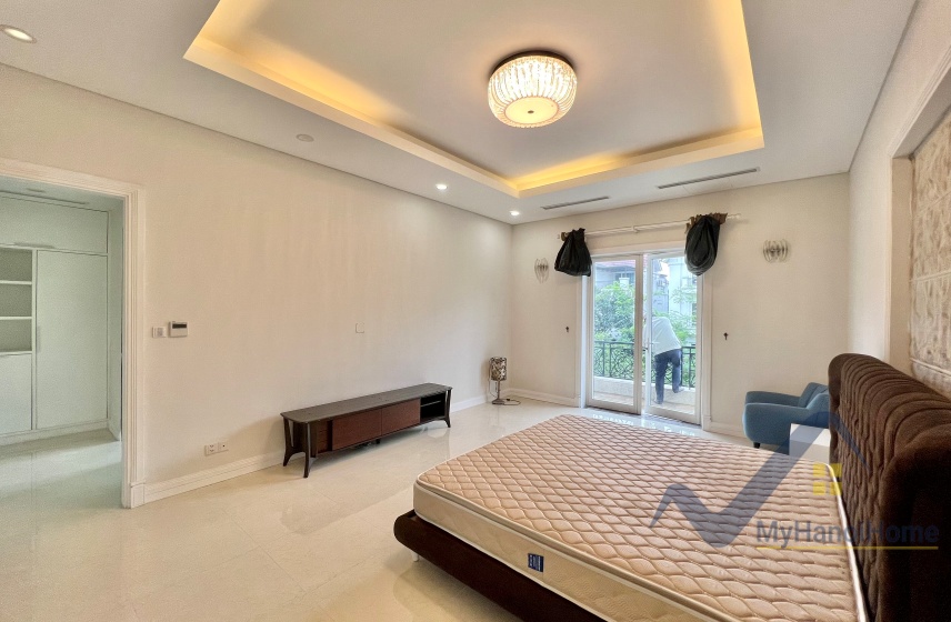 Biệt thự Vinhome Riverside full nội thất đơn lập cần cho thuê 13
