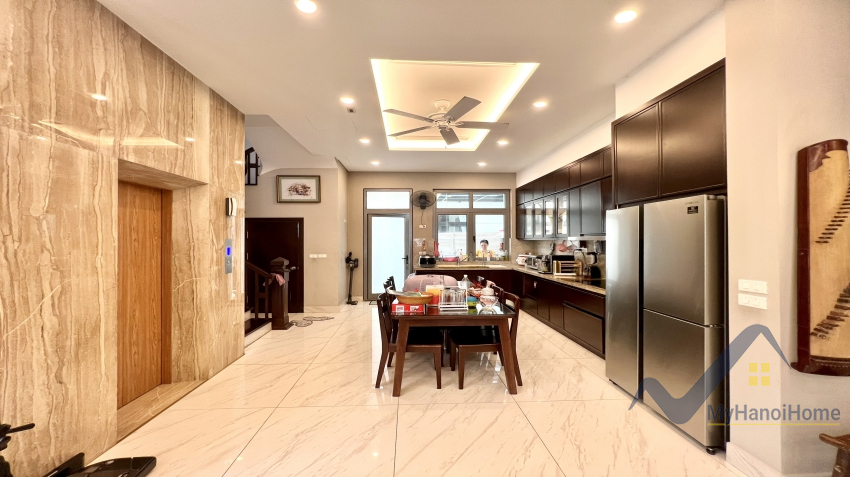 Biệt thự Vinhomes Harmony gần Vinschool cho thuê có thang máy 2