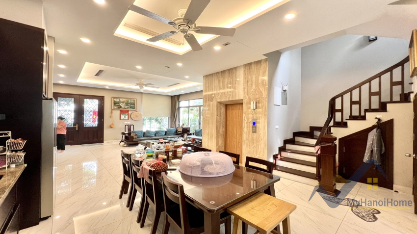 Biệt thự Vinhomes Harmony gần Vinschool cho thuê có thang máy 4