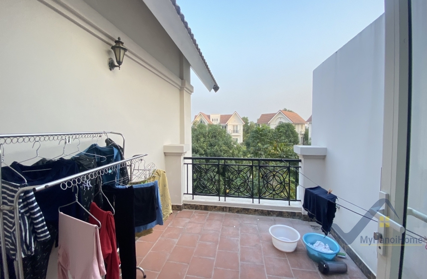 Biệt thự Vinhomes Riverside cho thuê, có tầng hầm và sân vườn 16