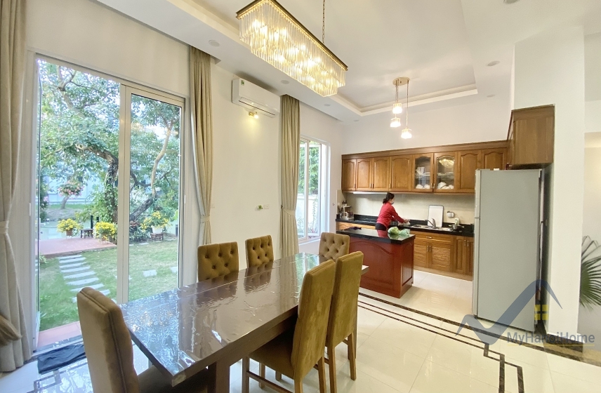 Biệt thự Vinhomes Riverside cho thuê, có tầng hầm và sân vườn 3