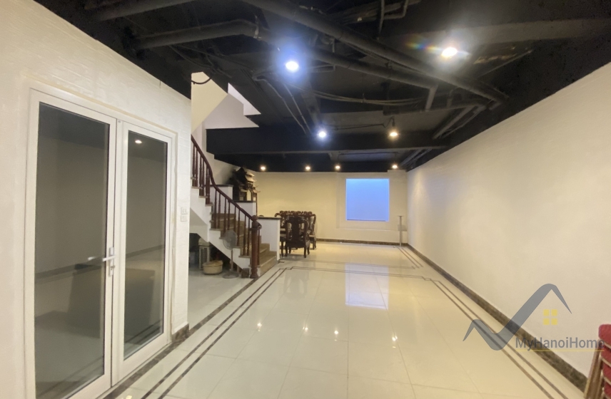 Biệt thự Vinhomes Riverside cho thuê, có tầng hầm và sân vườn 6